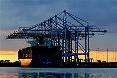 কোয়েরি-সাইড কন্টেইনার ক্রেন